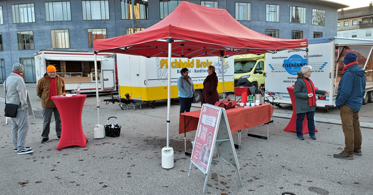 2025-11-14 Café Rot, Breitseite